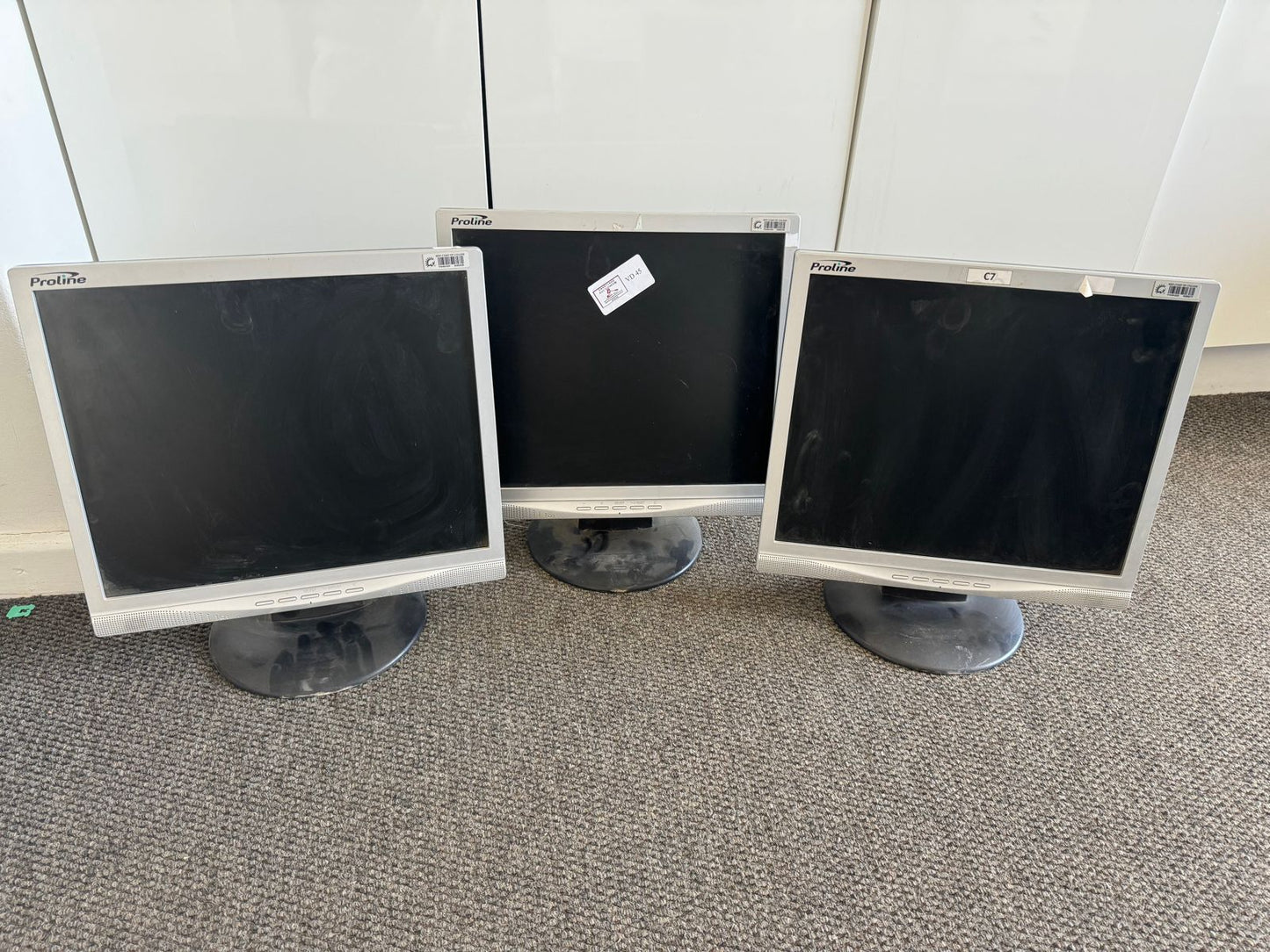 VD 46: 3x Monitors