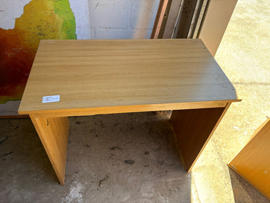 IS 100-104: Bundle desks etc.