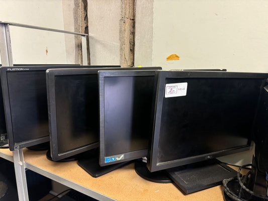 VB 44: 4x Monitors