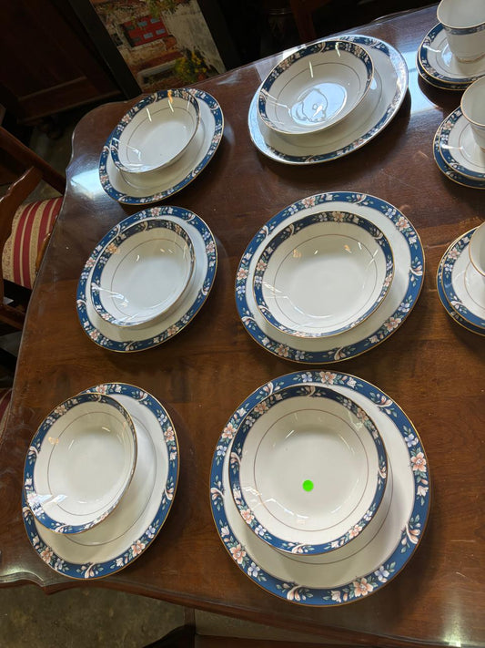 Lot 140: Noretake tea set