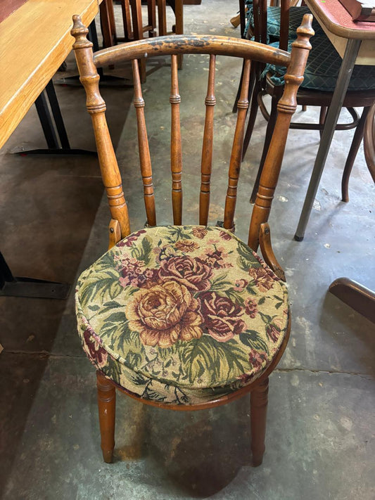 Lot 143: 4x Chairs